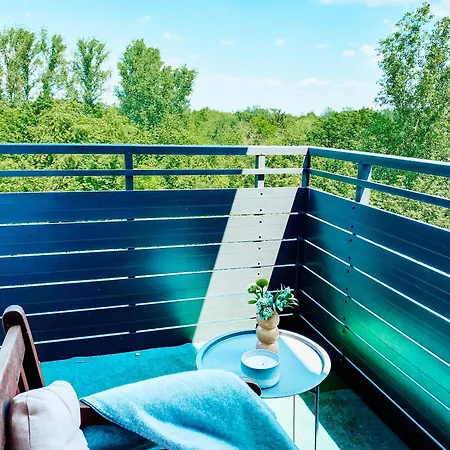 Bright Close To Frankfurt Airport And Mainz *